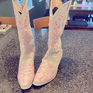 off white pink cowgirl boots with bling wore once to Taylor Swift eras tour.